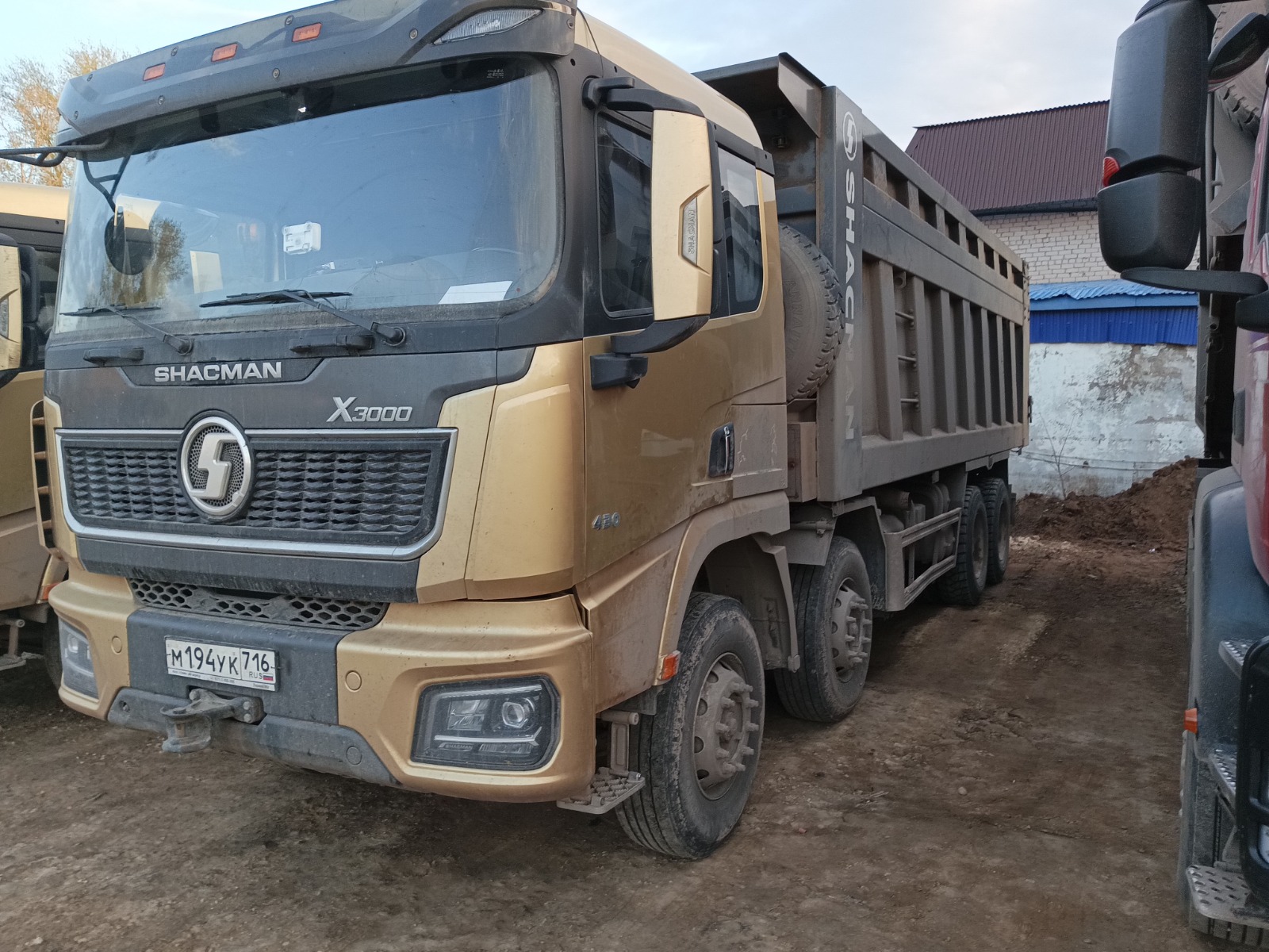 Самосвал SHACMAN SX33186V366