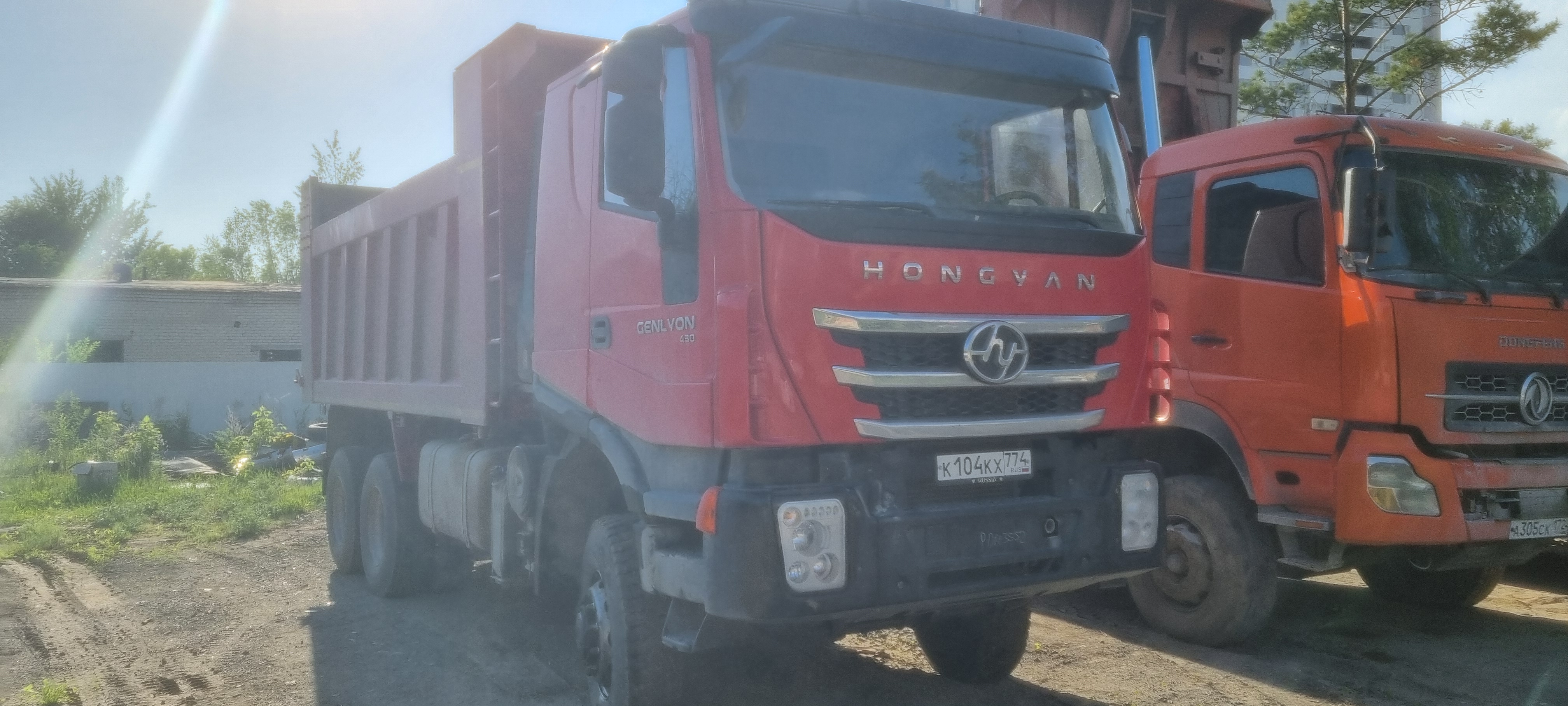 Самосвал IVECO-HONGYAN GENLYON 430