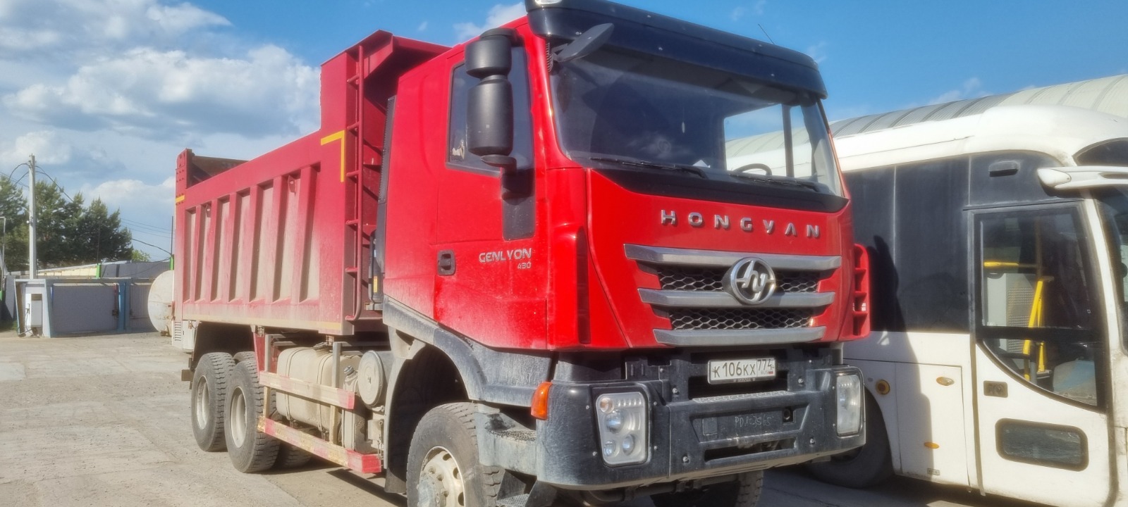 Самосвал IVECO-HONGYAN GENLYON 430