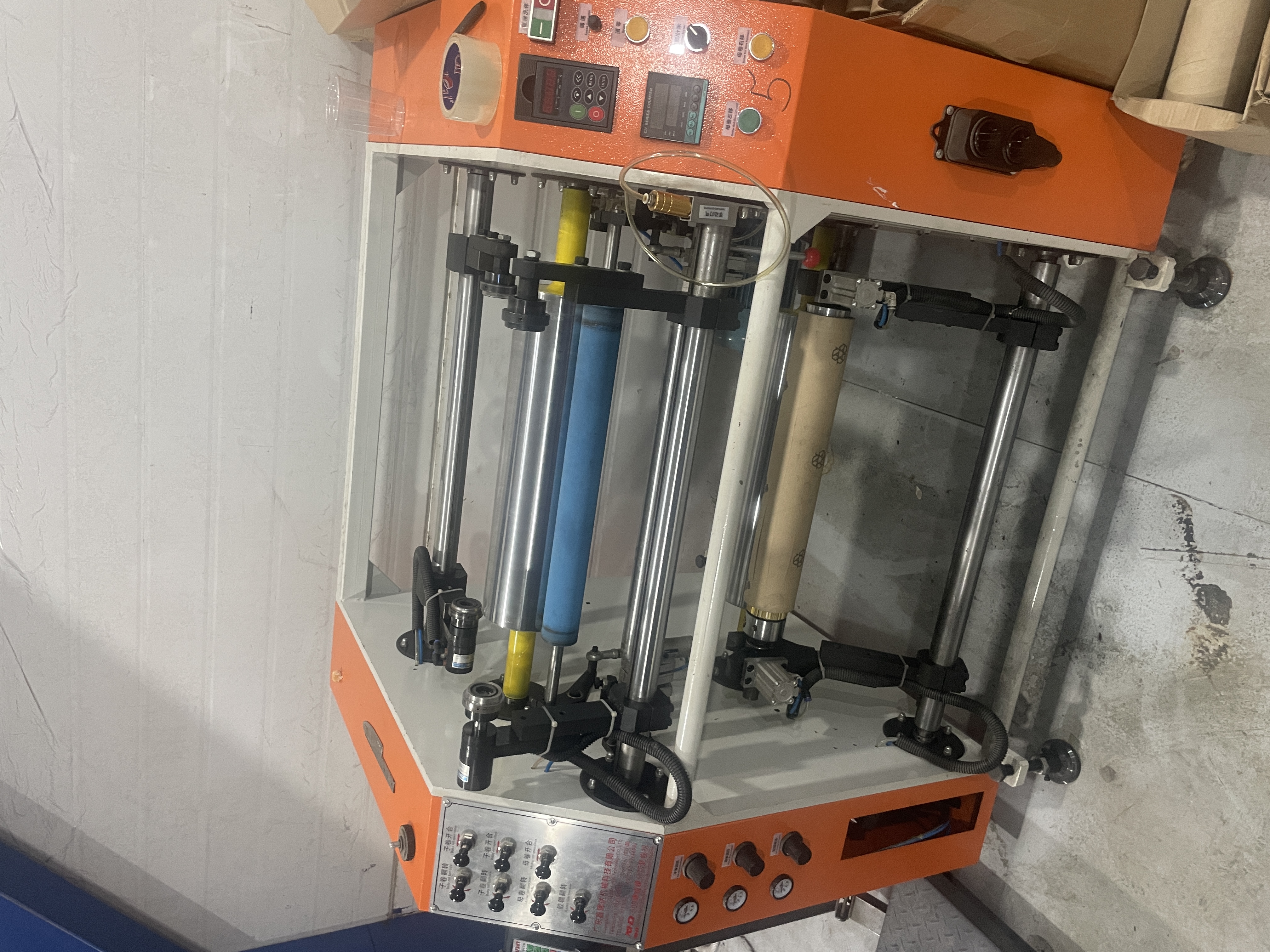 Полуавтоматическая машина для перемотки стрейч-пленки