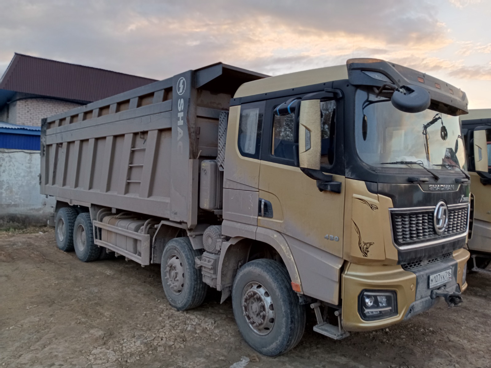 Самосвал SHACMAN SX33186V366