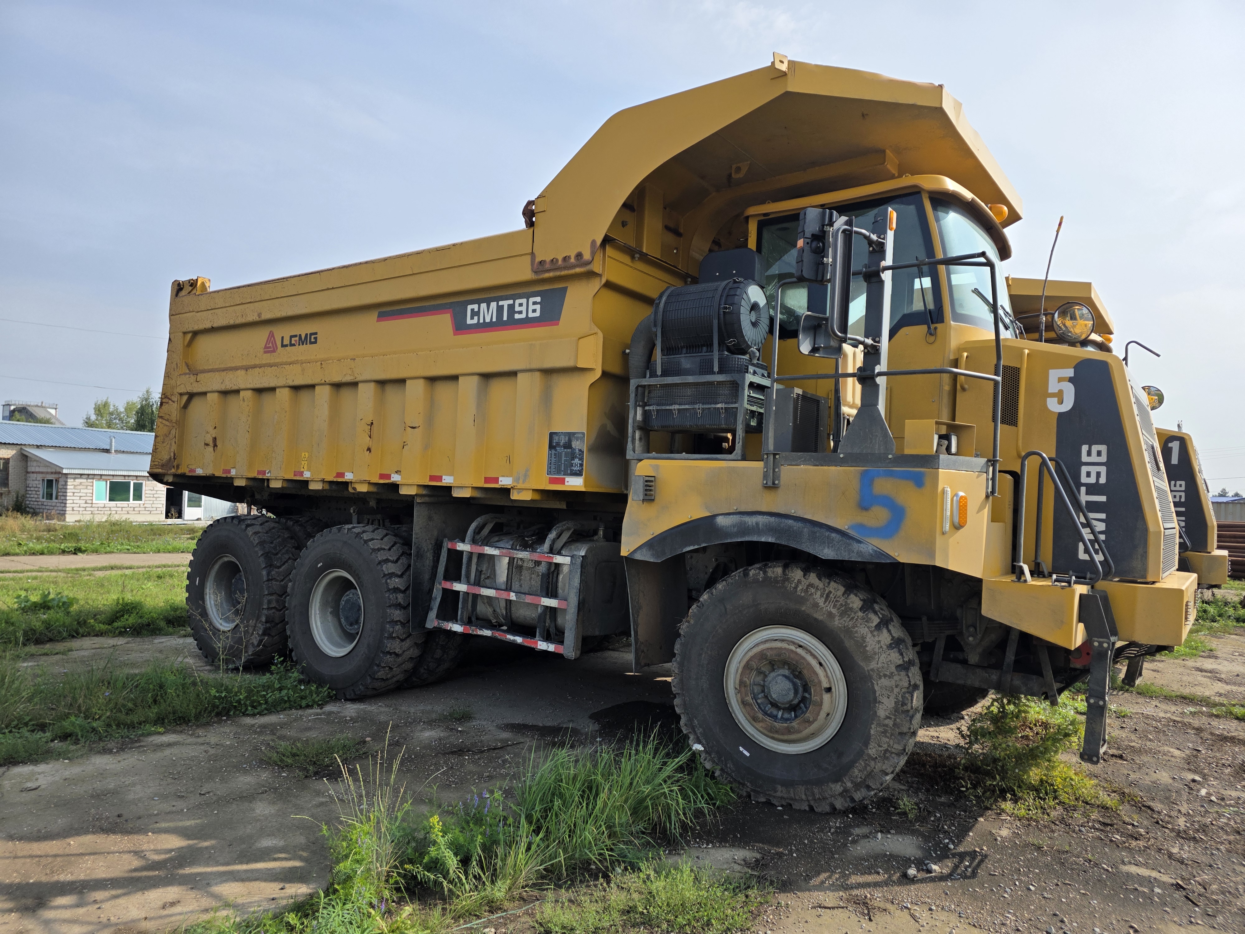 Карьерный самосвал LGMG CMT96
