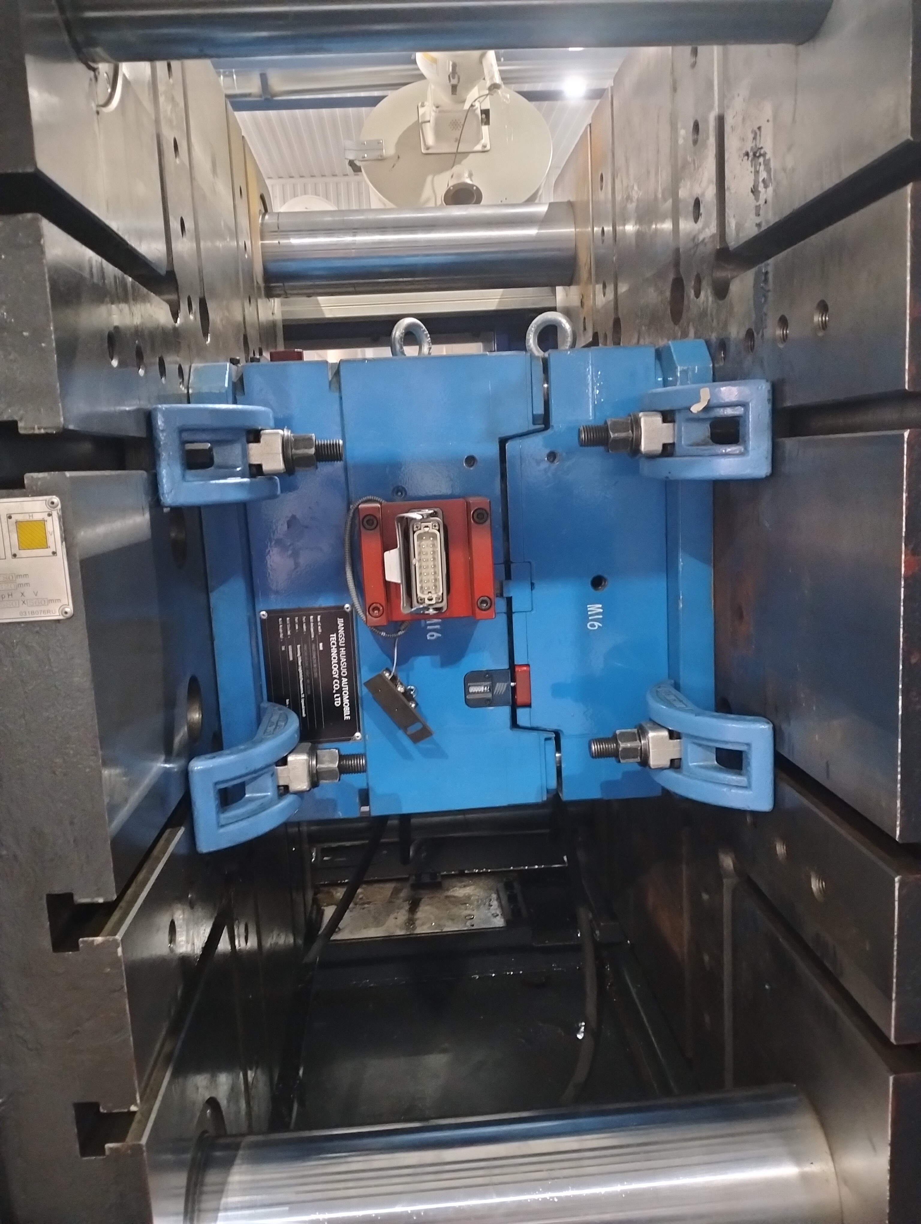 Пресс-формы для изготовления деталей для фар и фонарей