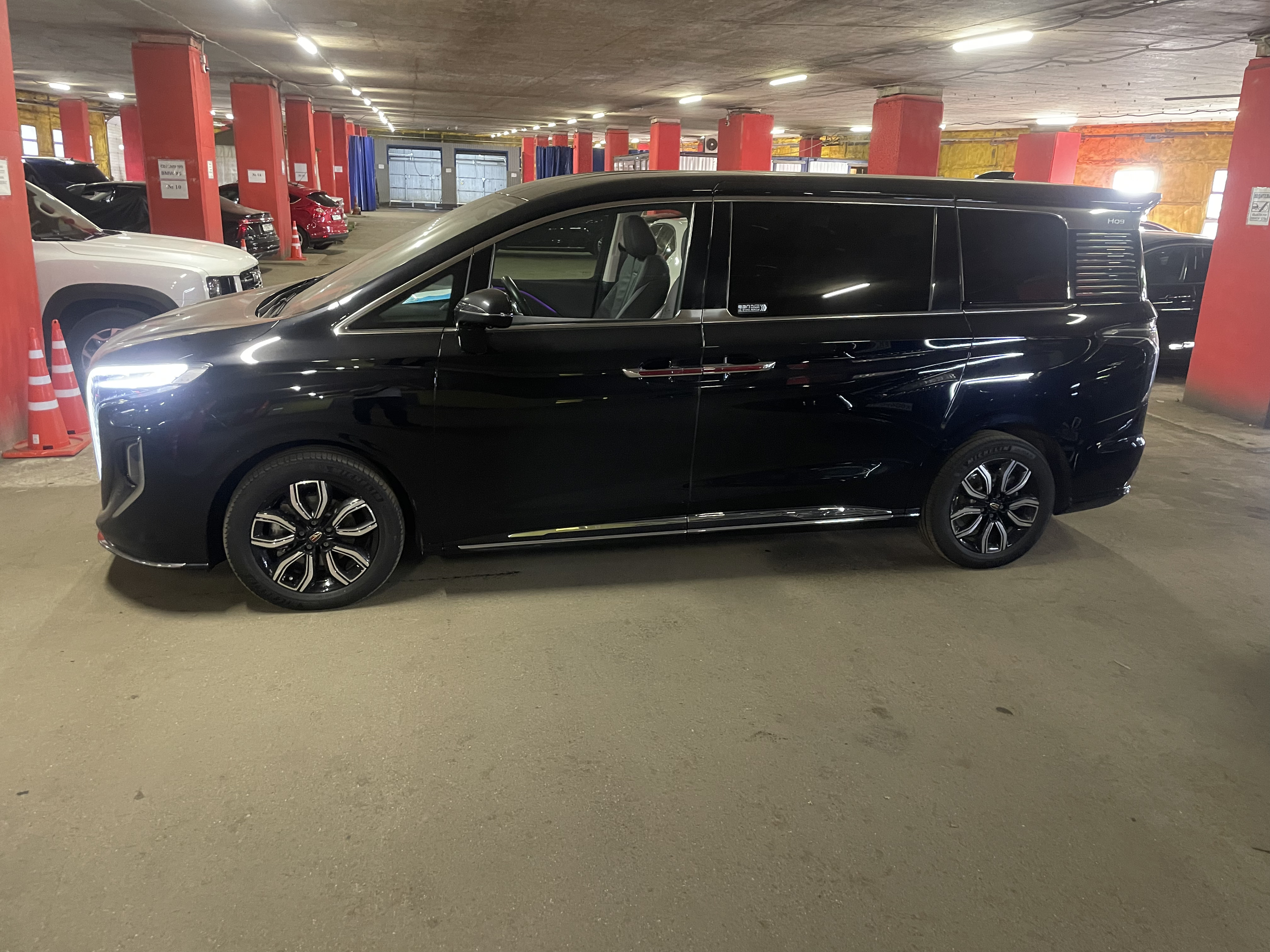 HONGQI HQ9, 2022 года