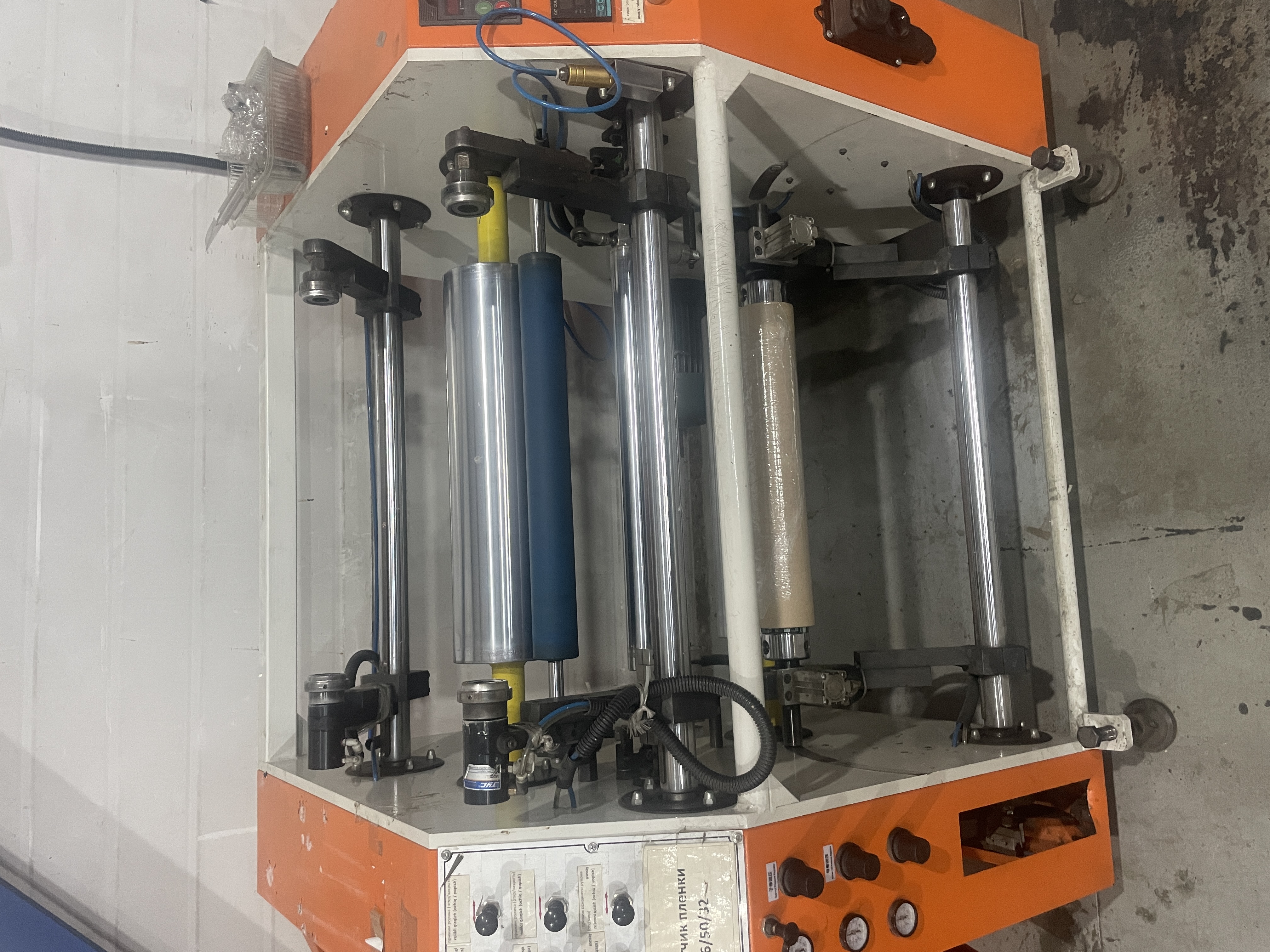 Автоматическая машина для перемотки стрейч-пленки